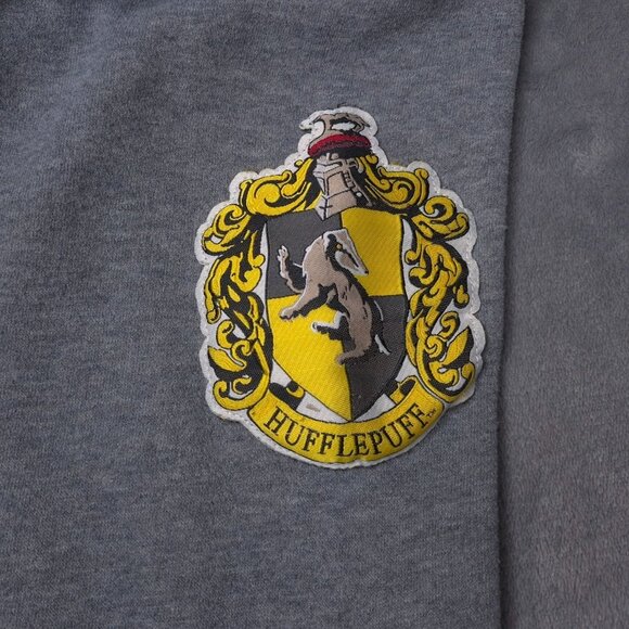 Universal Studios Hufflepuff Sweatshirt XS Harry Potter Crew Neck Embroidered - Picture 4 of 6